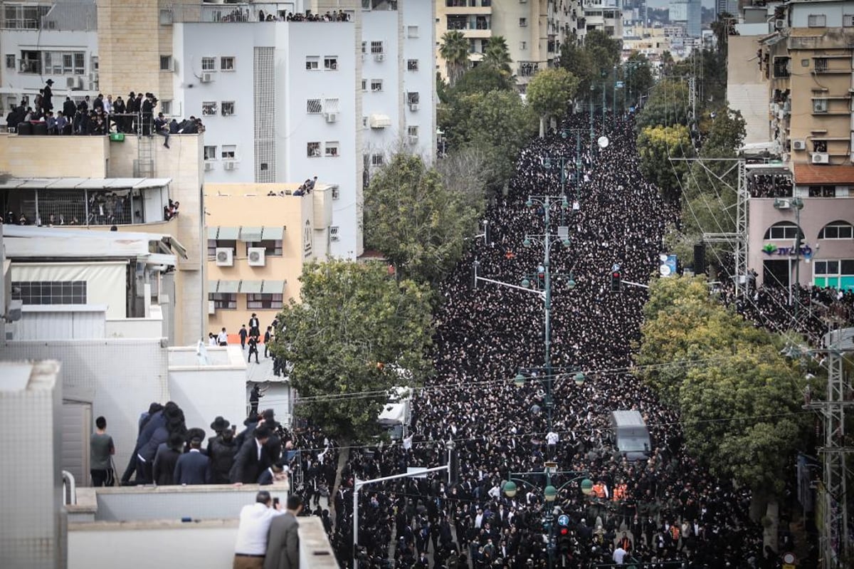 צלם 'כיכר' בתיעוד מסע הלווית מרן הגר"ח