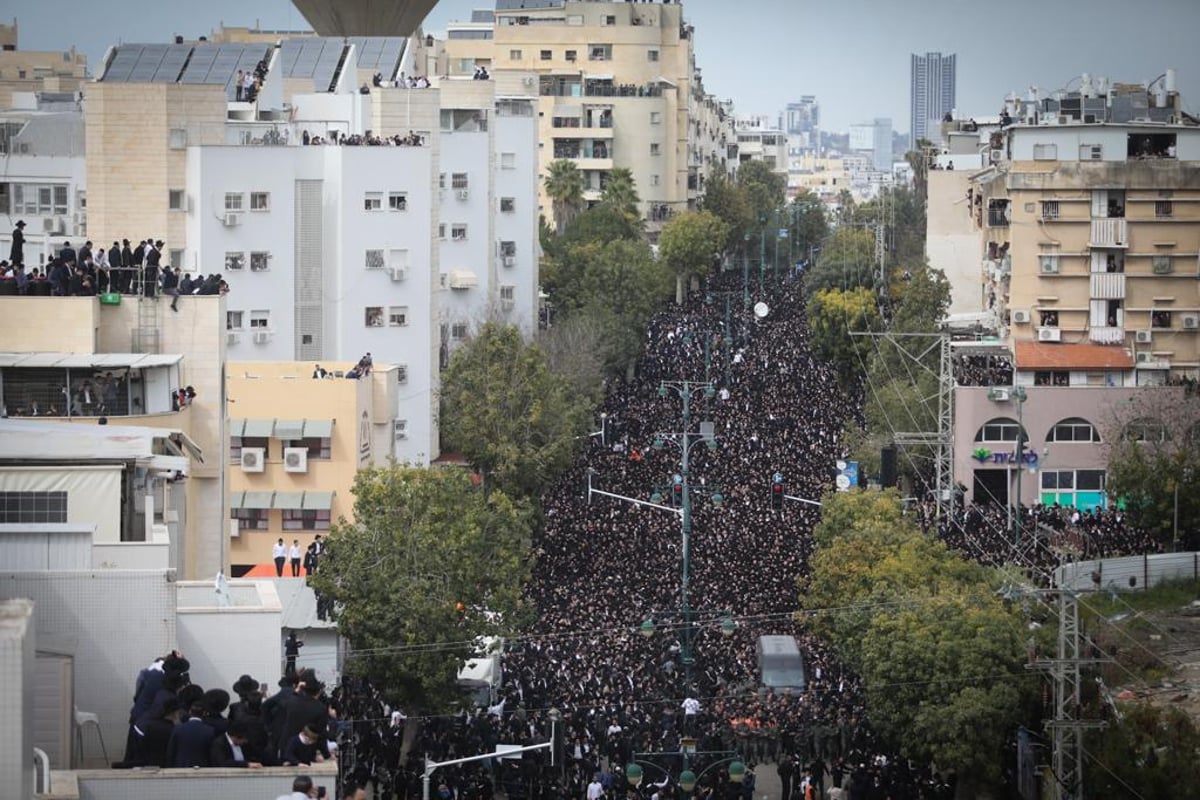 צלם 'כיכר' בתיעוד מסע הלווית מרן הגר"ח