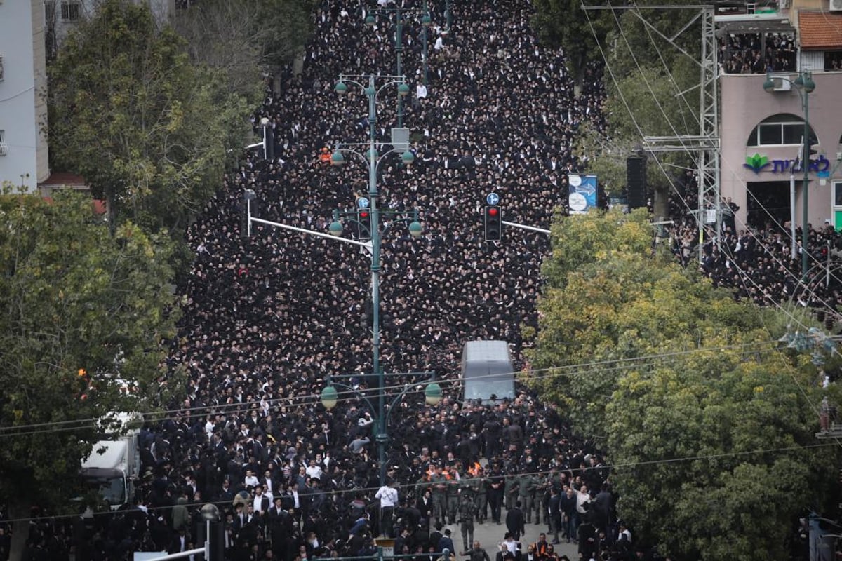 צלם 'כיכר' בתיעוד מסע הלווית מרן הגר"ח