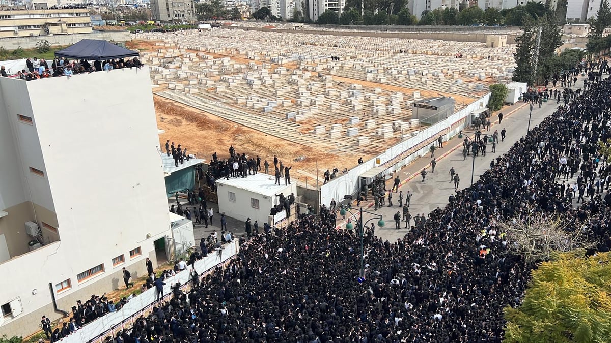 צלם 'כיכר' בתיעוד מסע הלווית מרן הגר"ח