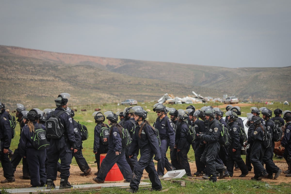 שני מאחזים פונו בבנימין, שישה נעצרו; צפו