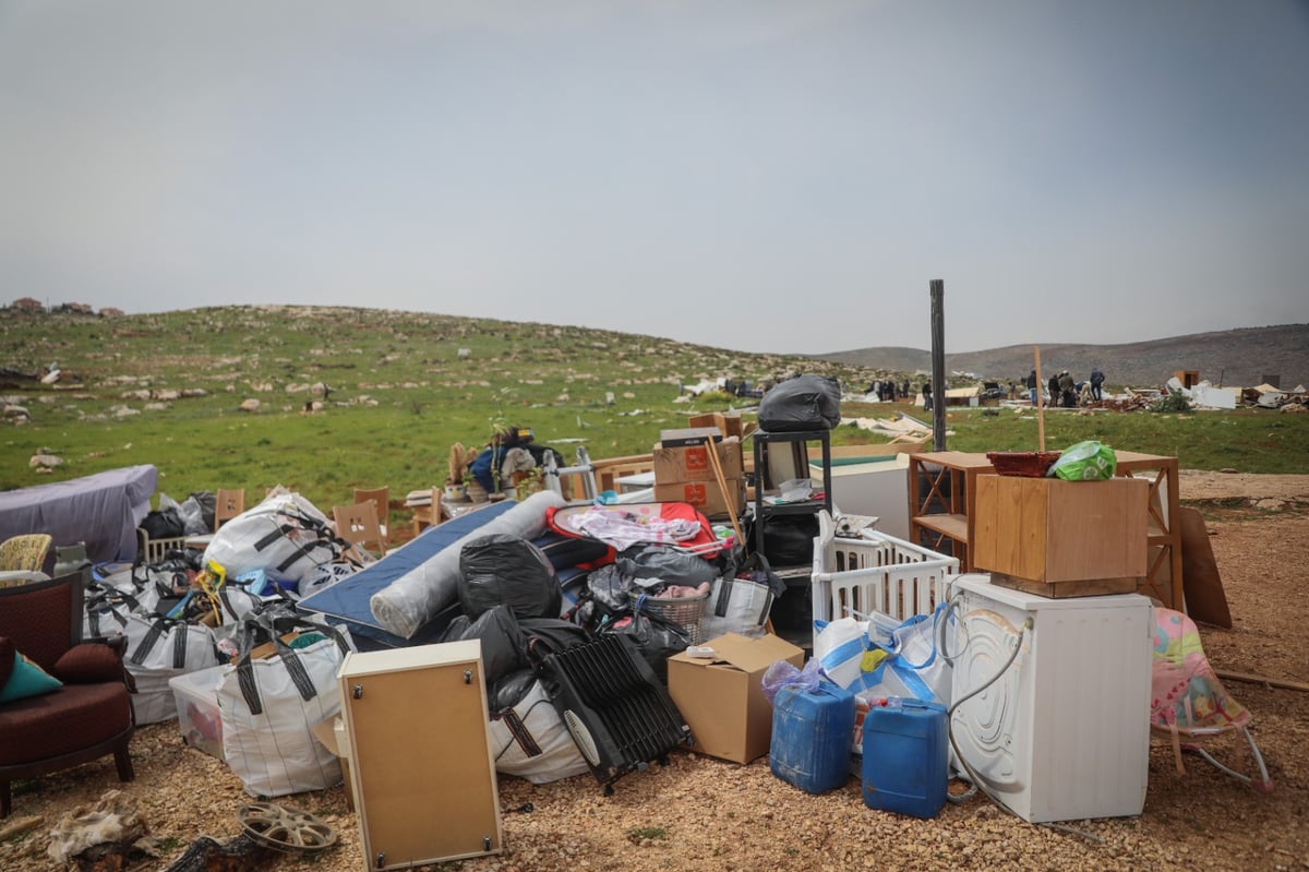 שני מאחזים פונו בבנימין, שישה נעצרו; צפו