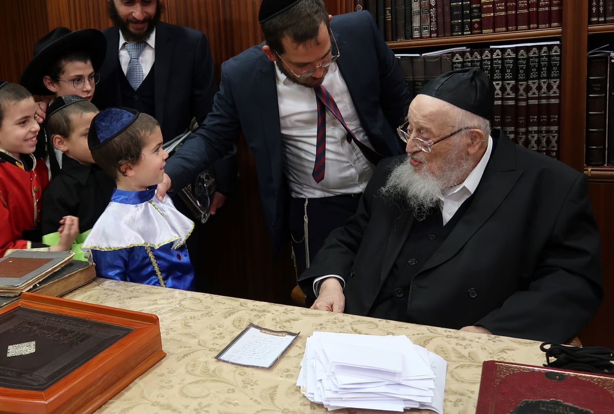 פורים במחיצתו של חבר 'המועצת' • תיעוד