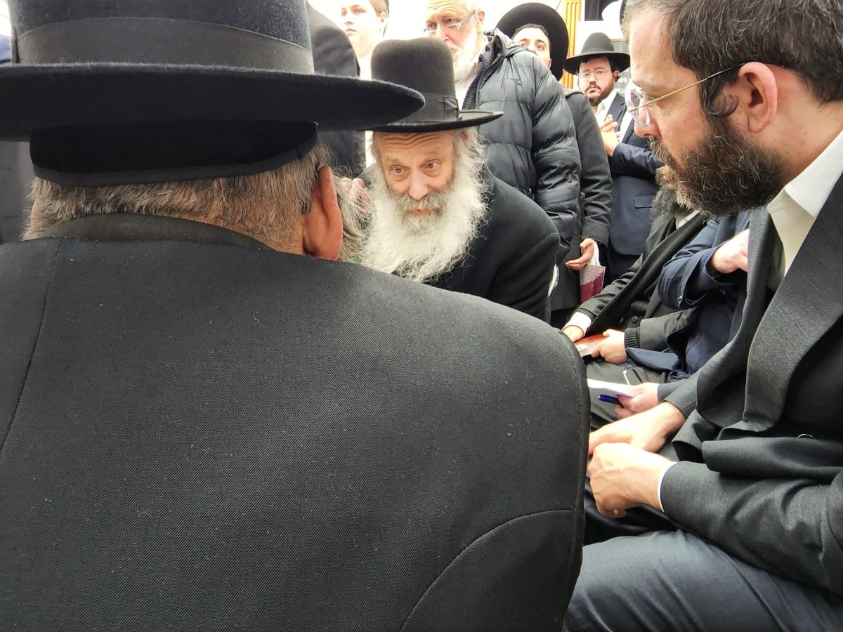 היום החמישי • תיעוד הניחום בבית מרן הגר"ח זצוק"ל