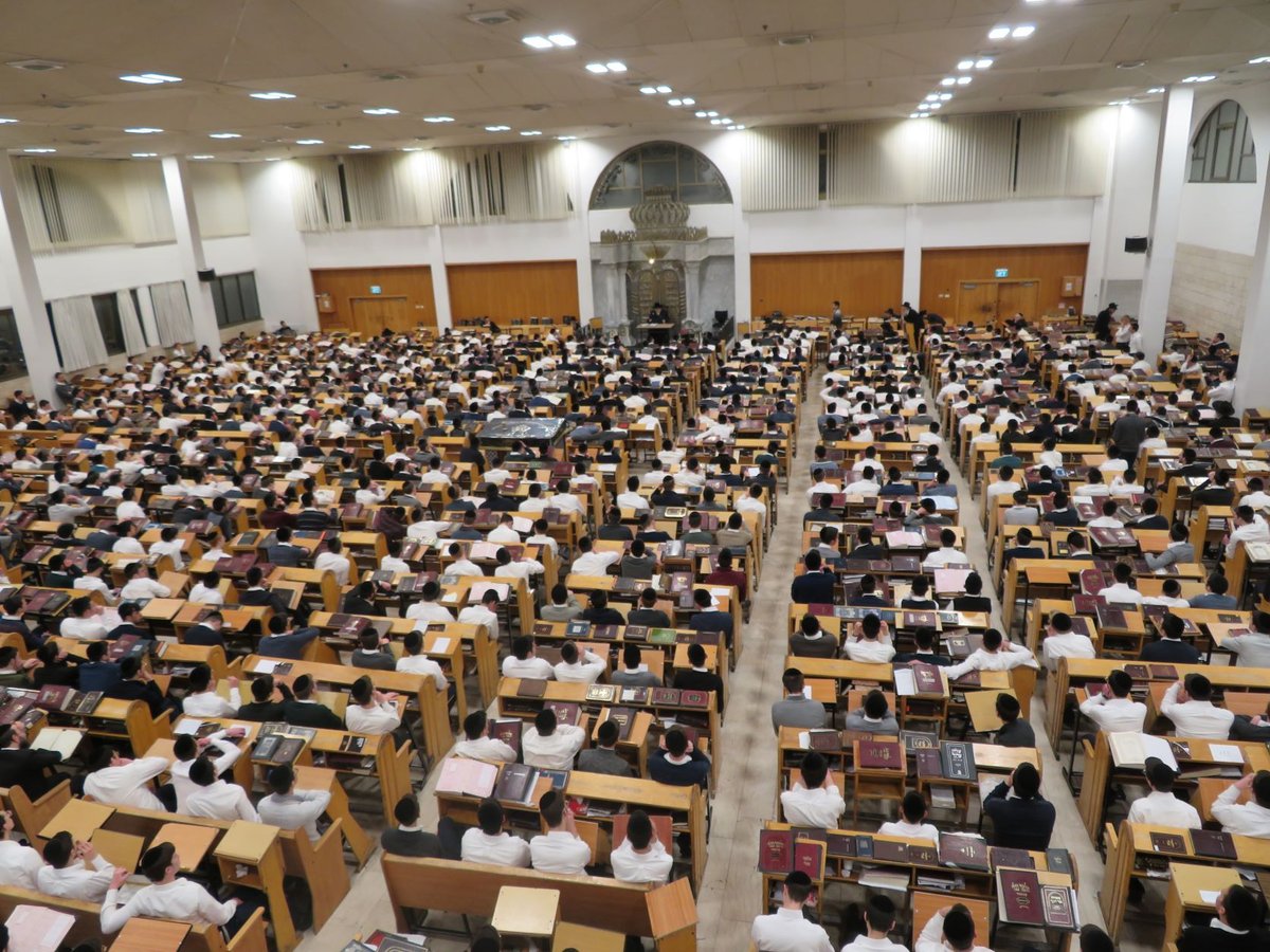 הגר"מ שטרנבוך הספיד את מרן שר התורה: "היה אב לכל יחיד" • צפו