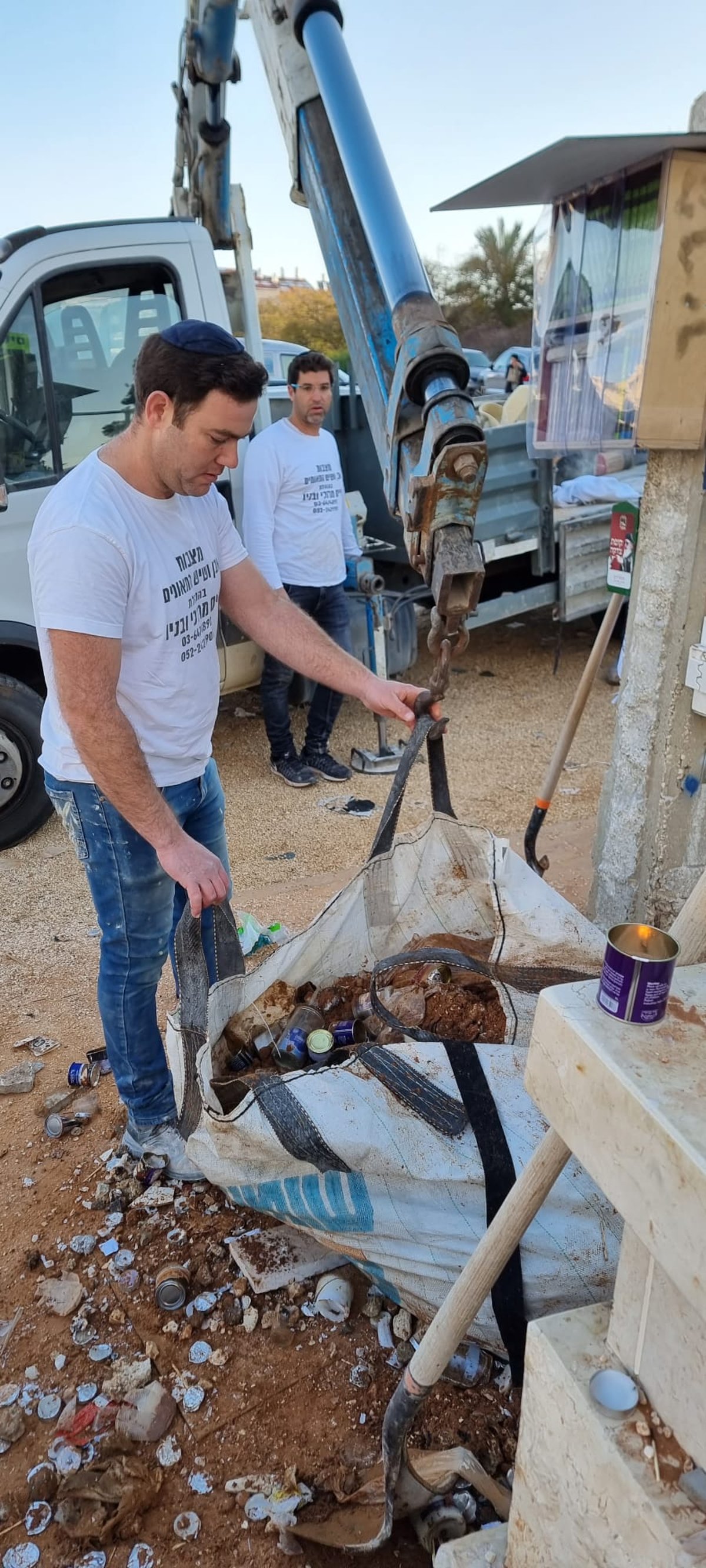 במלאות ה'שבעה': בטון על קברו של מרן רבי חיים קנייבסקי זצ"ל