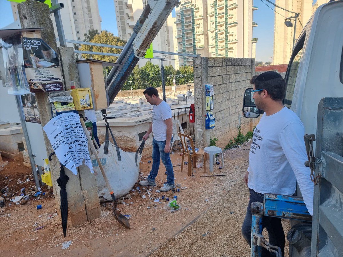 במלאות ה'שבעה': בטון על קברו של מרן רבי חיים קנייבסקי זצ"ל