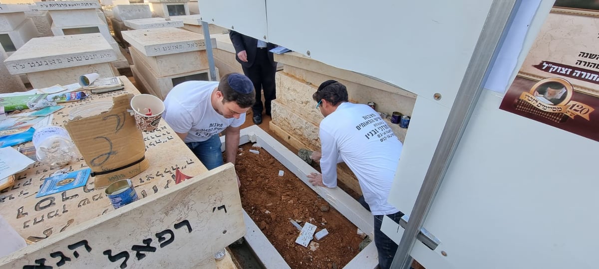 במלאות ה'שבעה': בטון על קברו של מרן רבי חיים קנייבסקי זצ"ל