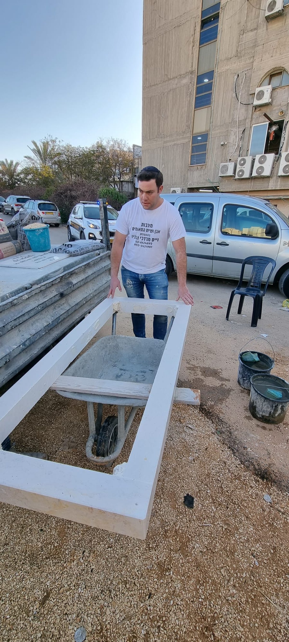 במלאות ה'שבעה': בטון על קברו של מרן רבי חיים קנייבסקי זצ"ל