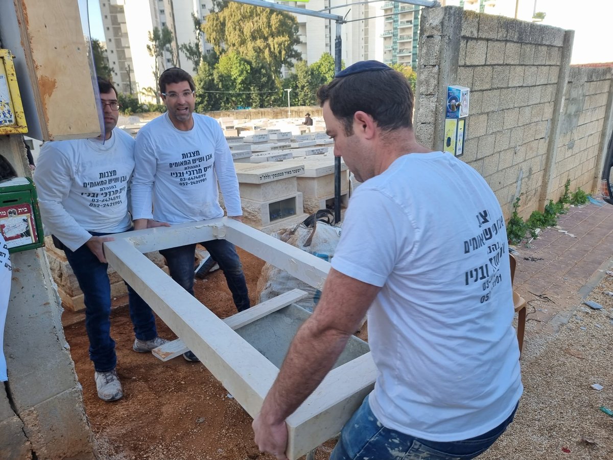 במלאות ה'שבעה': בטון על קברו של מרן רבי חיים קנייבסקי זצ"ל