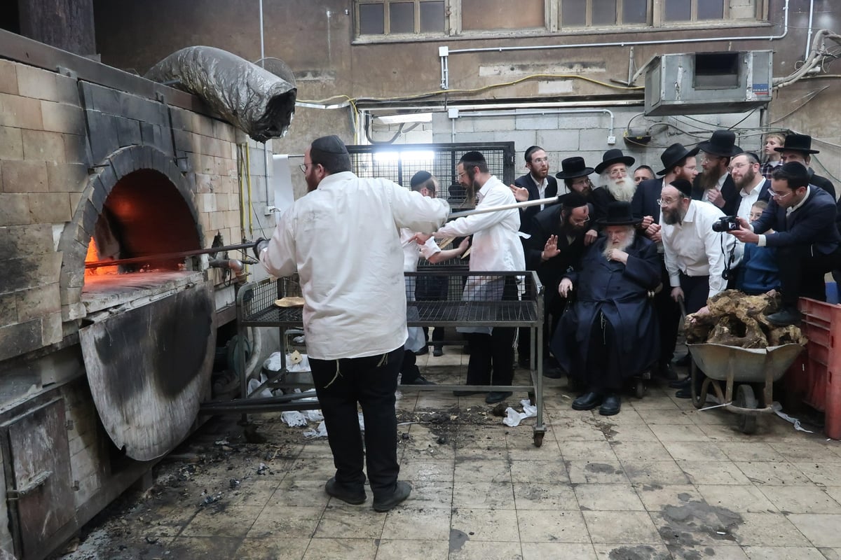 תיעוד: ראב"ד 'העדה' אפה מצות בנתניה