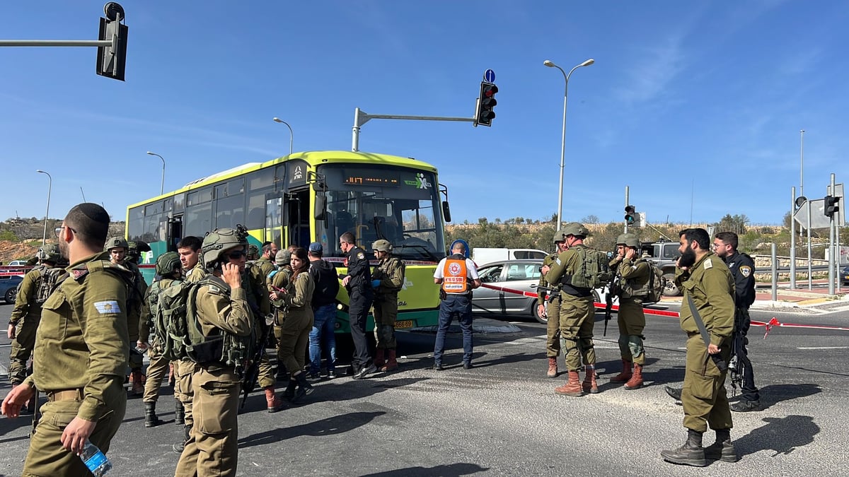 פיגוע באוטובוס: מחבל דקר יהודי עם  מברג ונוטרל ע"י נוסע