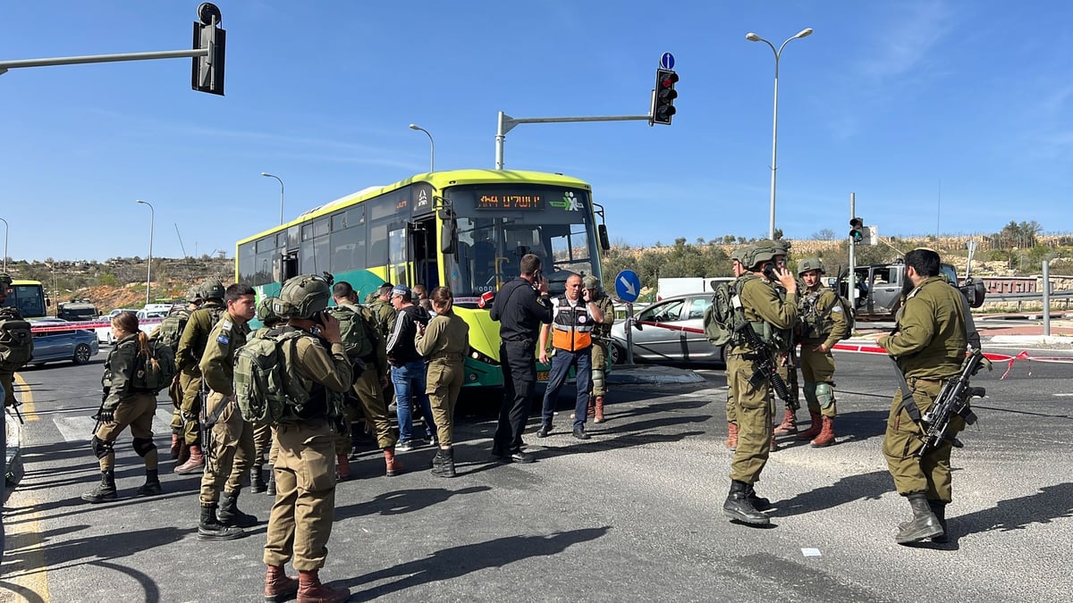 פיגוע באוטובוס: מחבל דקר יהודי עם  מברג ונוטרל ע"י נוסע