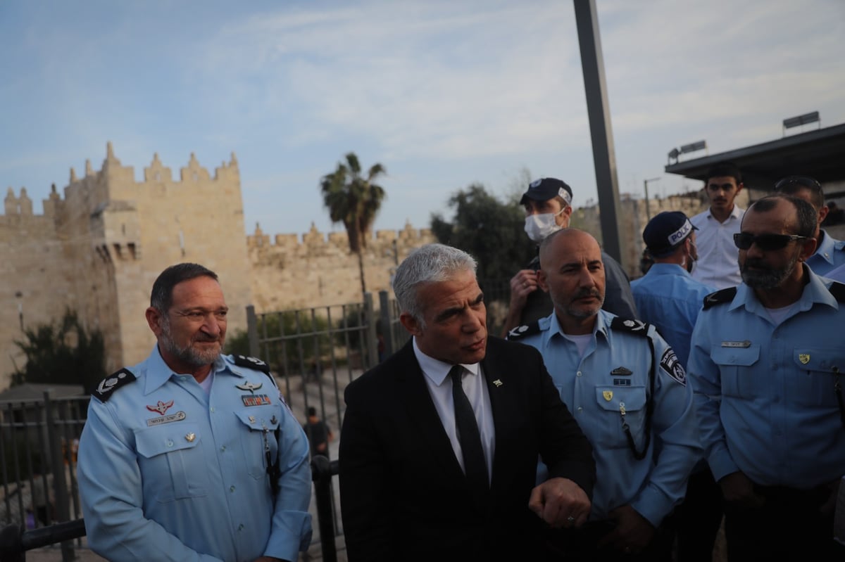 השר יאיר לפיד ירד לראשונה לשטח: "יש לנו משטרה שאפשר לסמוך עליה"