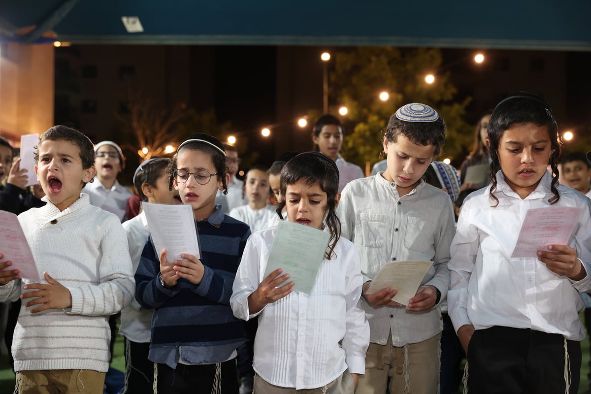 הקהילה התימנית בחריש חגגה הכנסת ספר תורה