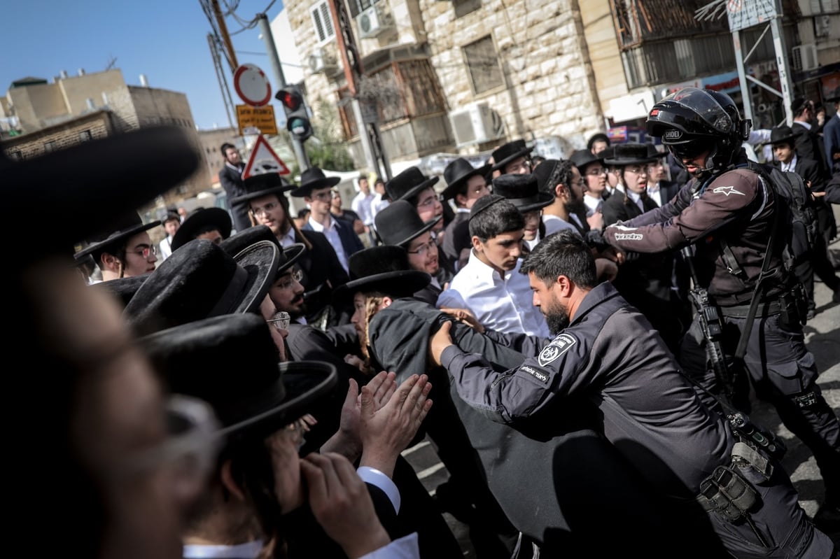 כמאה מפגינים מהעדה החרדית בצומת בר אילן