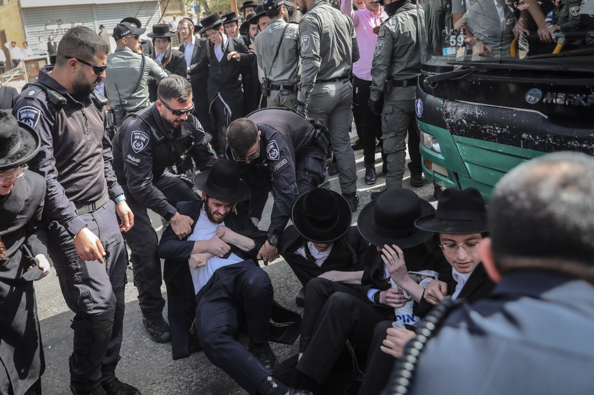 כמאה מפגינים מהעדה החרדית בצומת בר אילן