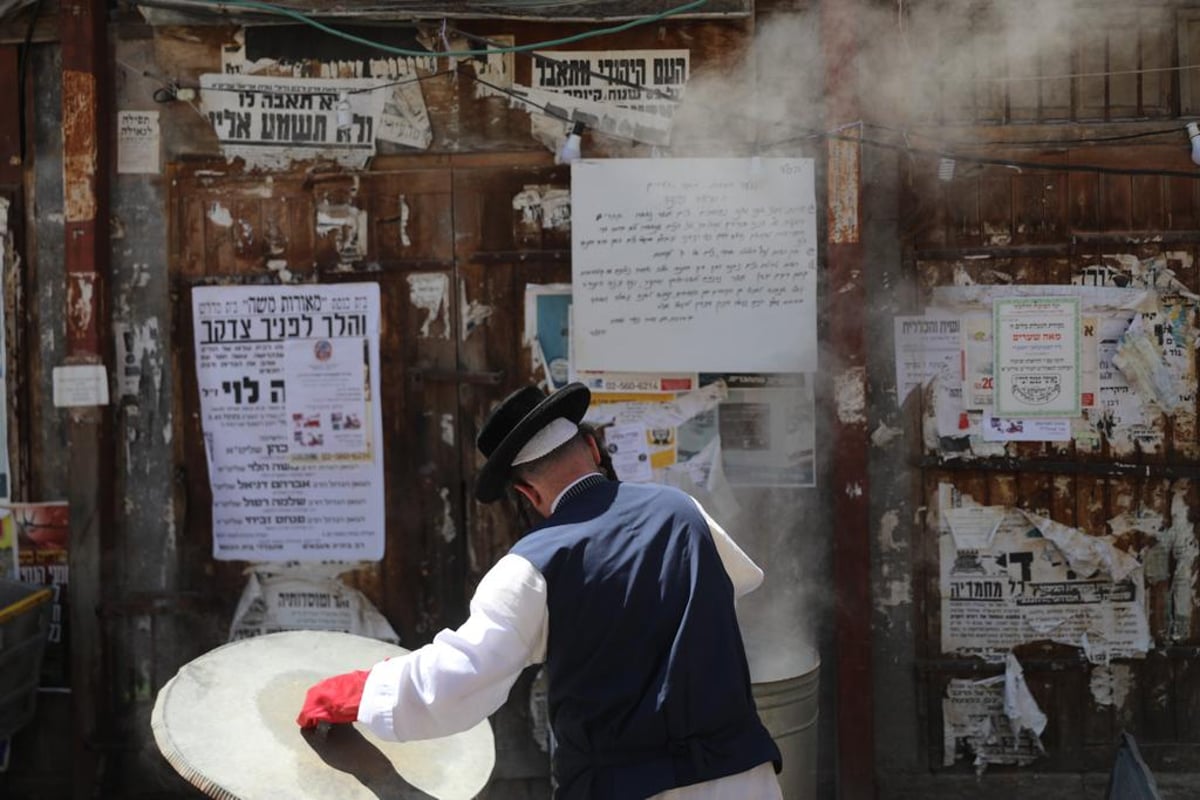 כך התכוננו במאה שערים לקראת החג • צפו