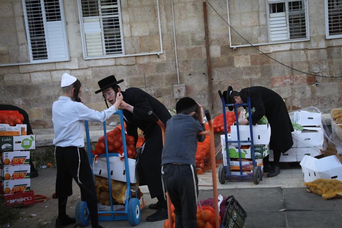 כך התכוננו במאה שערים לקראת החג • צפו