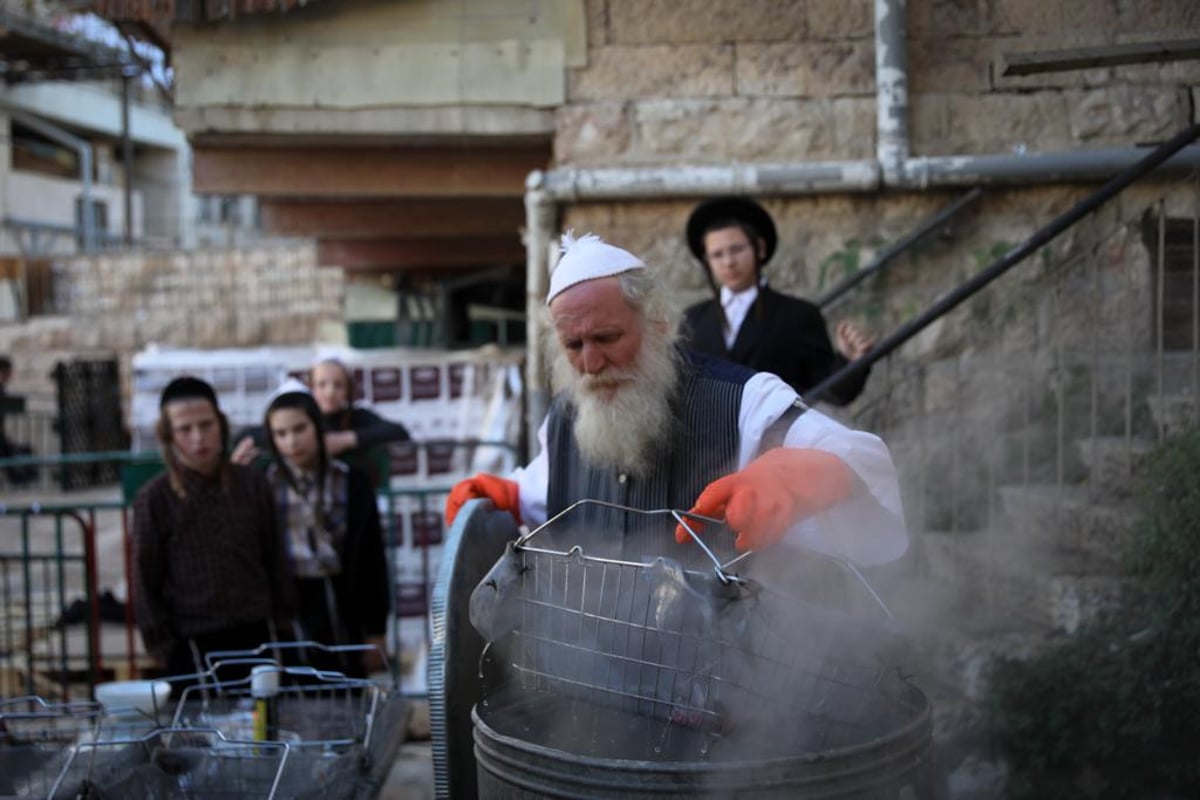 כך התכוננו במאה שערים לקראת החג • צפו