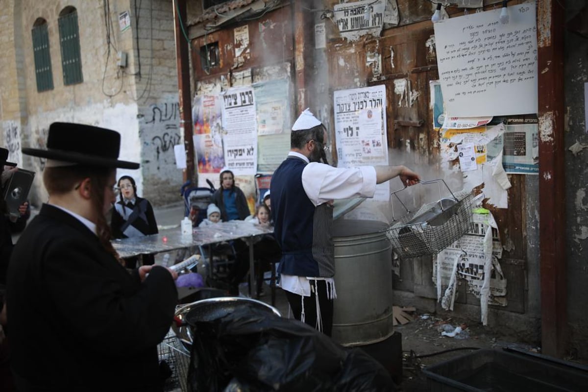 כך התכוננו במאה שערים לקראת החג • צפו