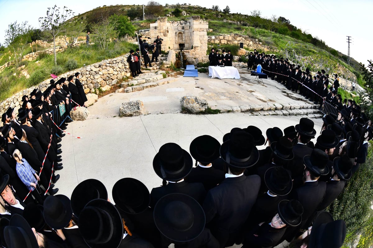 עם הבחורים: האדמו"ר מפינסק קרלין בשאיבת מים שלנו