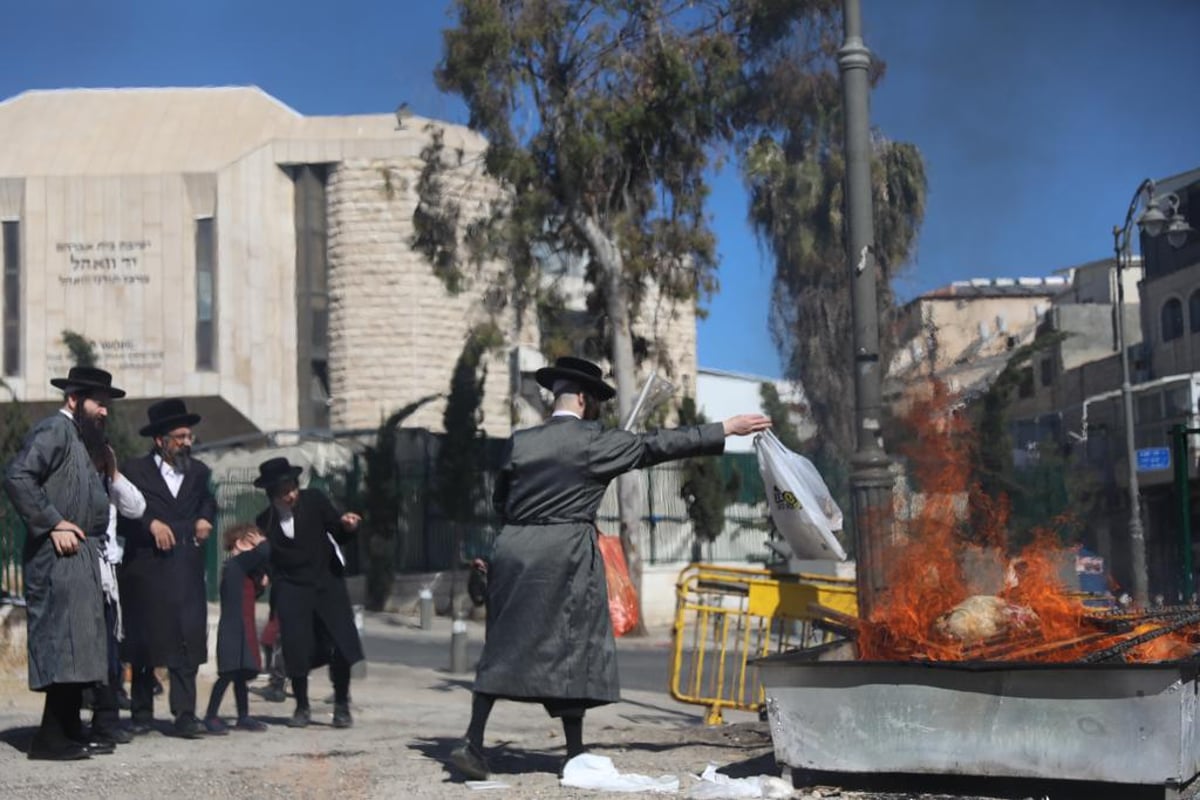 גלריה: שריפת החמץ בשכונת מאה שערים