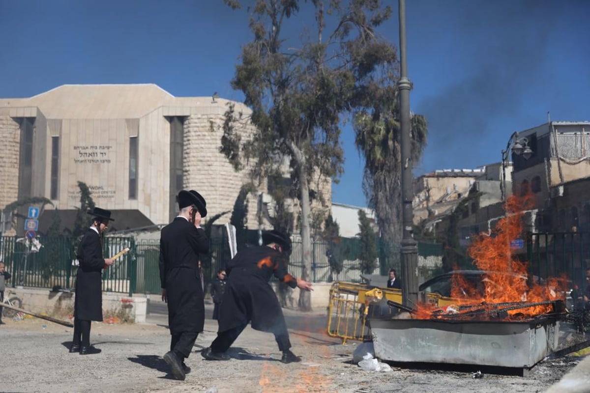 גלריה: שריפת החמץ בשכונת מאה שערים