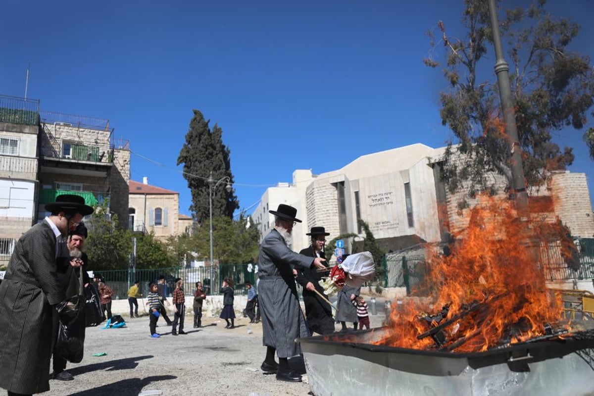 גלריה: שריפת החמץ בשכונת מאה שערים