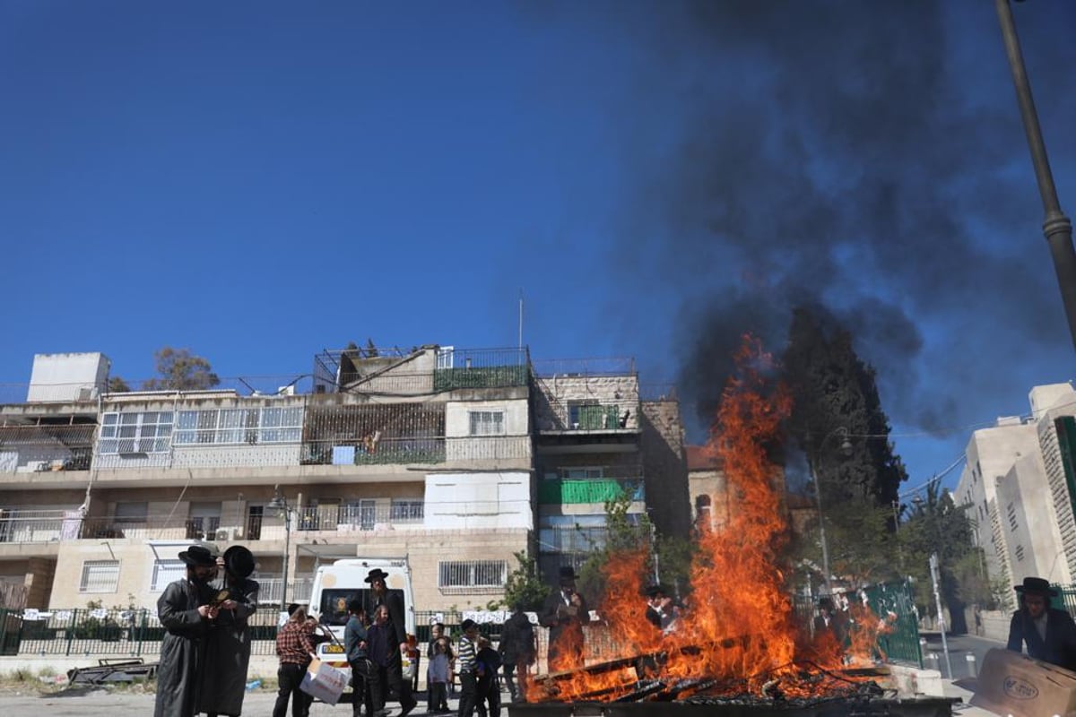 גלריה: שריפת החמץ בשכונת מאה שערים