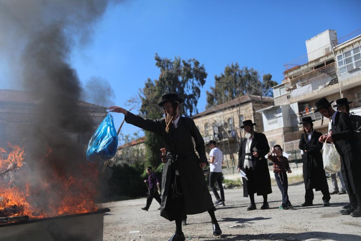 גלריה: שריפת החמץ בשכונת מאה שערים