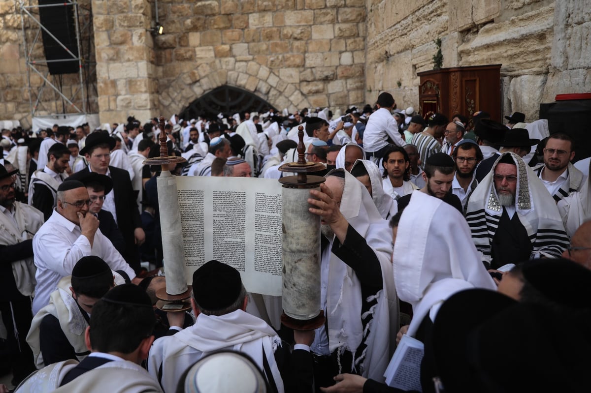 תיעוד: מעמד 'ברכת כהנים' בכותל המערבי