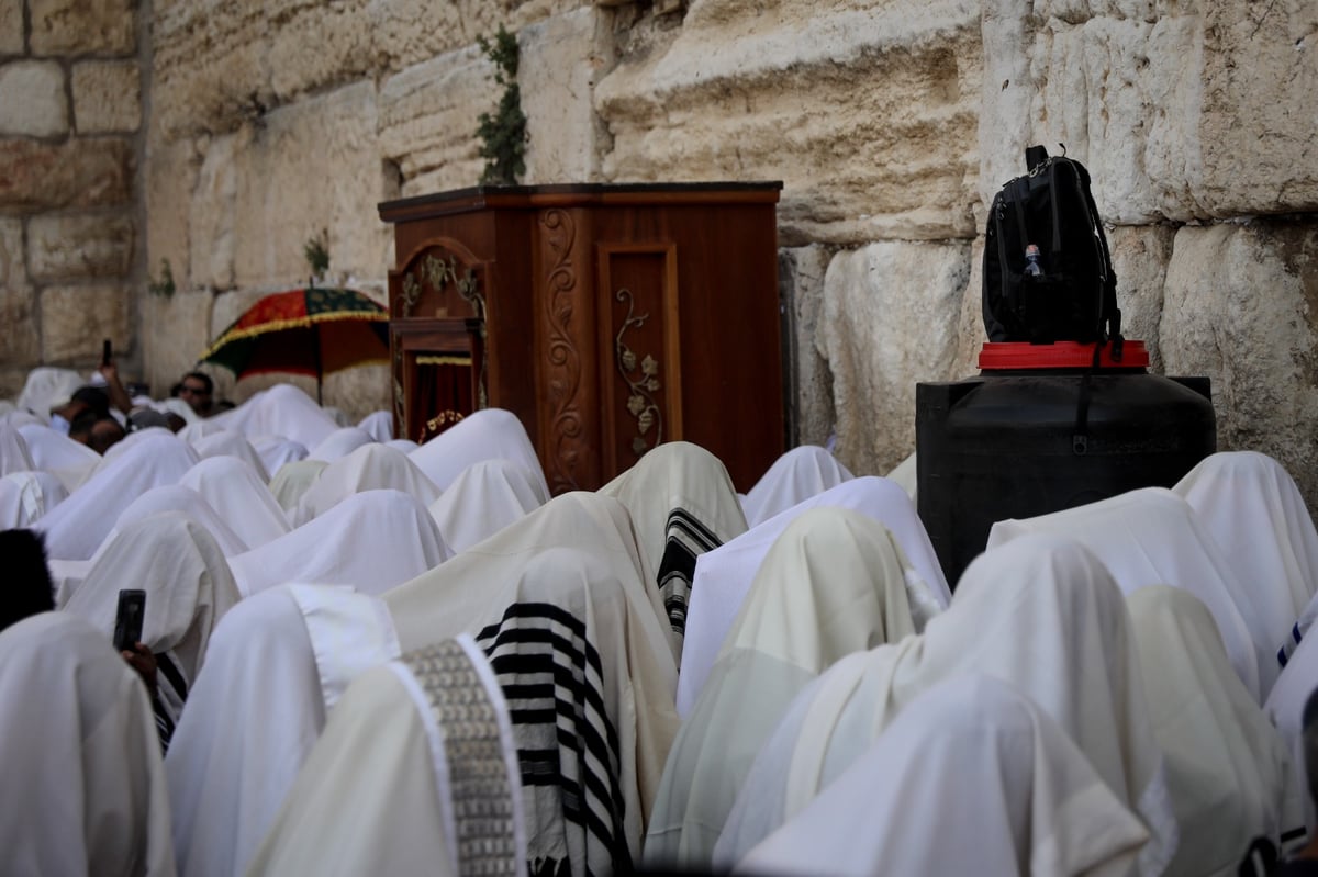 תיעוד: מעמד 'ברכת כהנים' בכותל המערבי