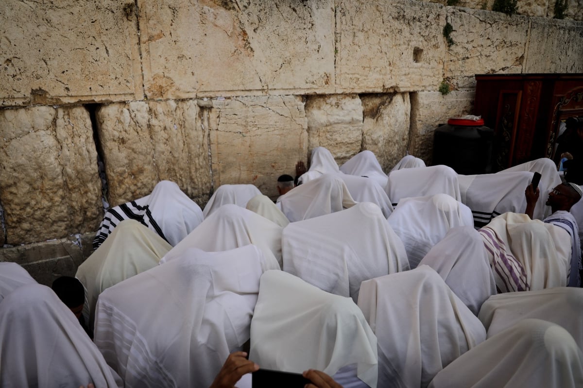 תיעוד: מעמד 'ברכת כהנים' בכותל המערבי