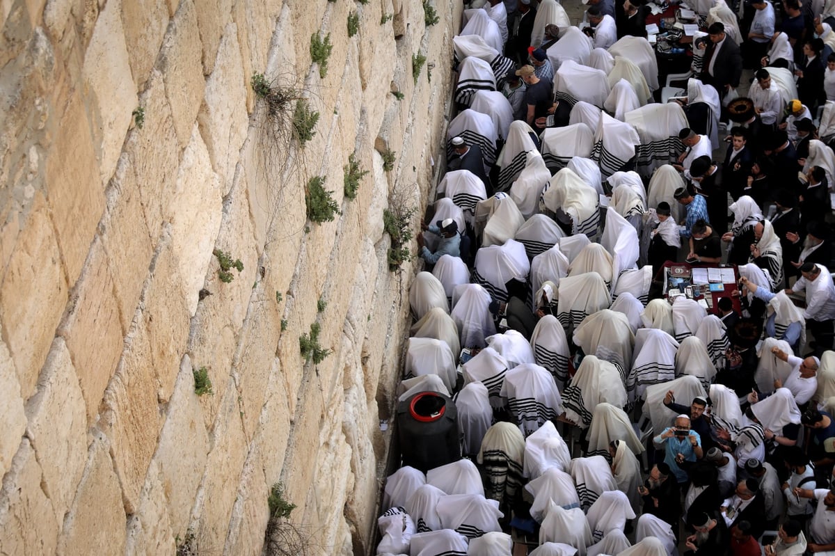 תיעוד: מעמד 'ברכת כהנים' בכותל המערבי