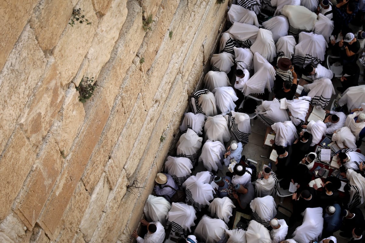 תיעוד: מעמד 'ברכת כהנים' בכותל המערבי