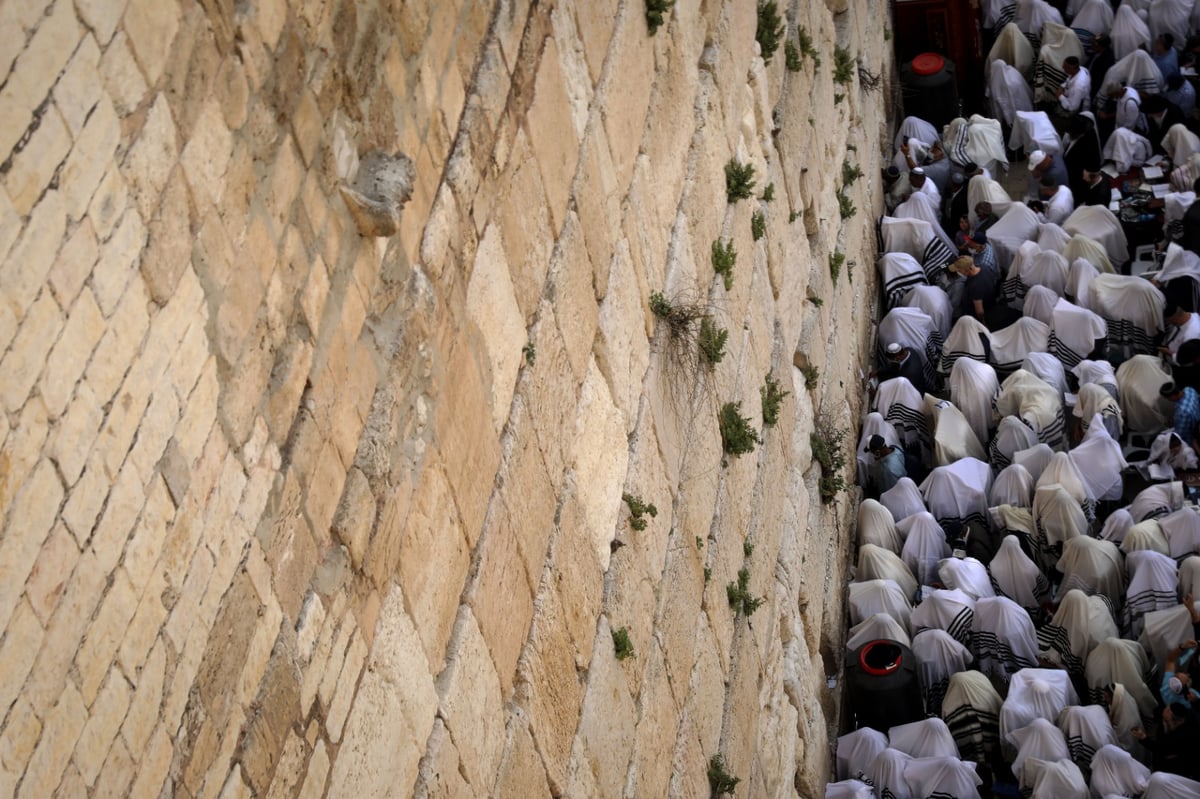 תיעוד: מעמד 'ברכת כהנים' בכותל המערבי