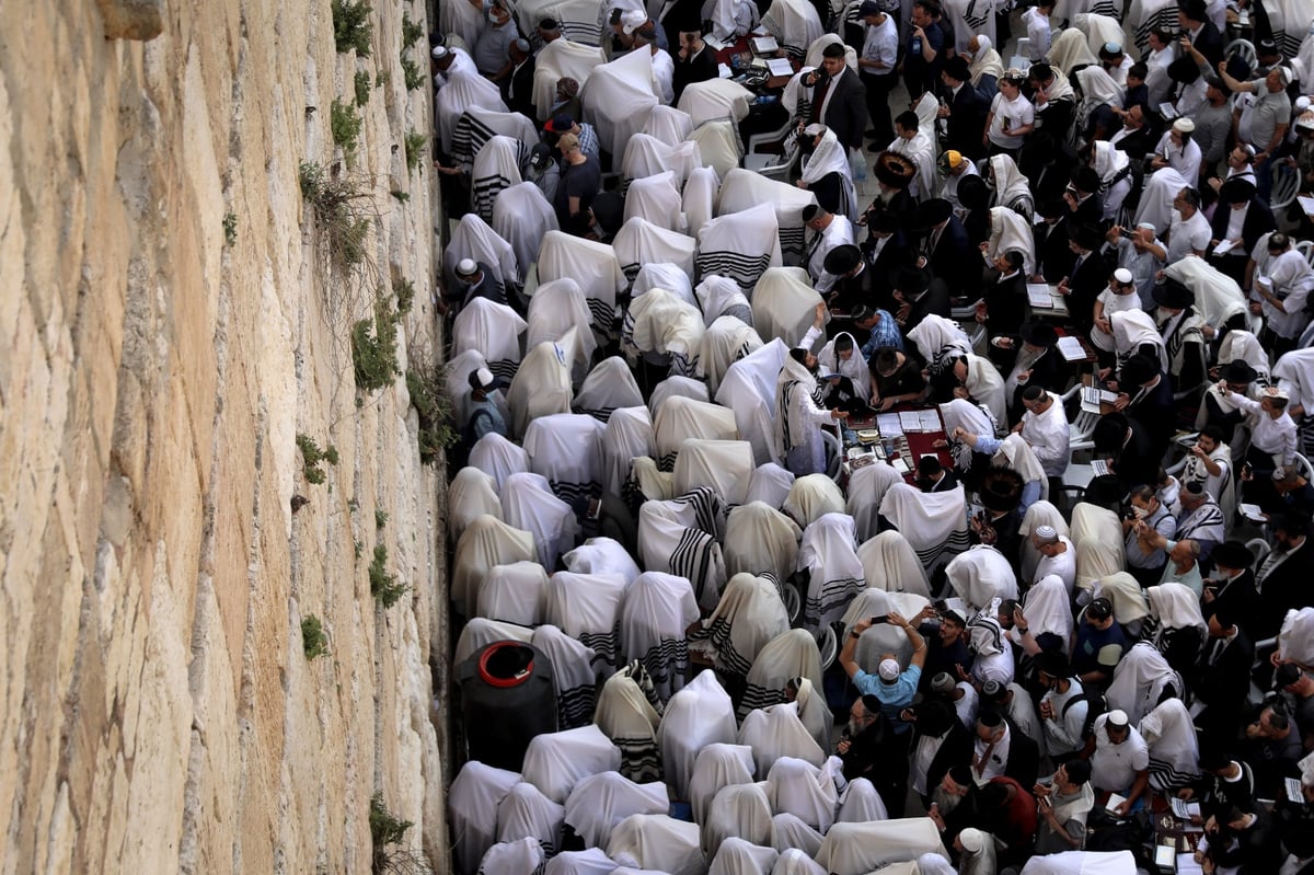 תיעוד: מעמד 'ברכת כהנים' בכותל המערבי