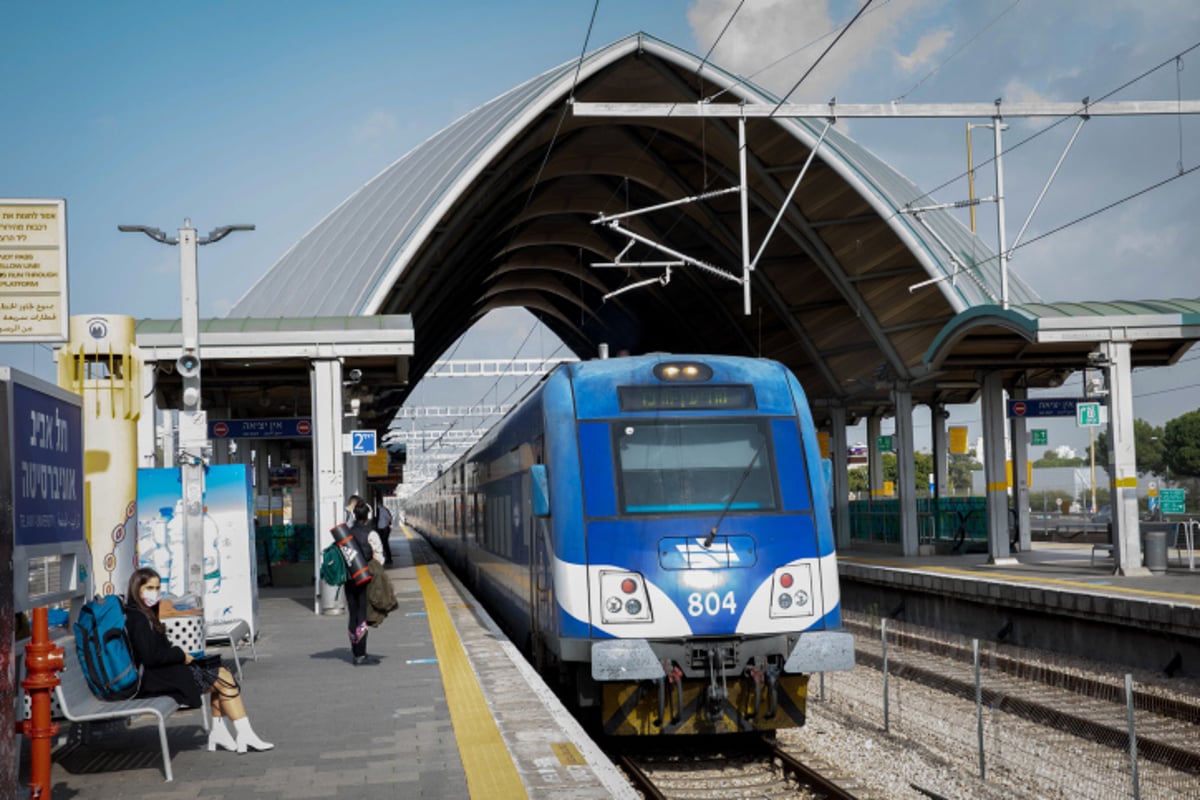 בשל גניבת כבלי תקשורת, הרכבת תושבת