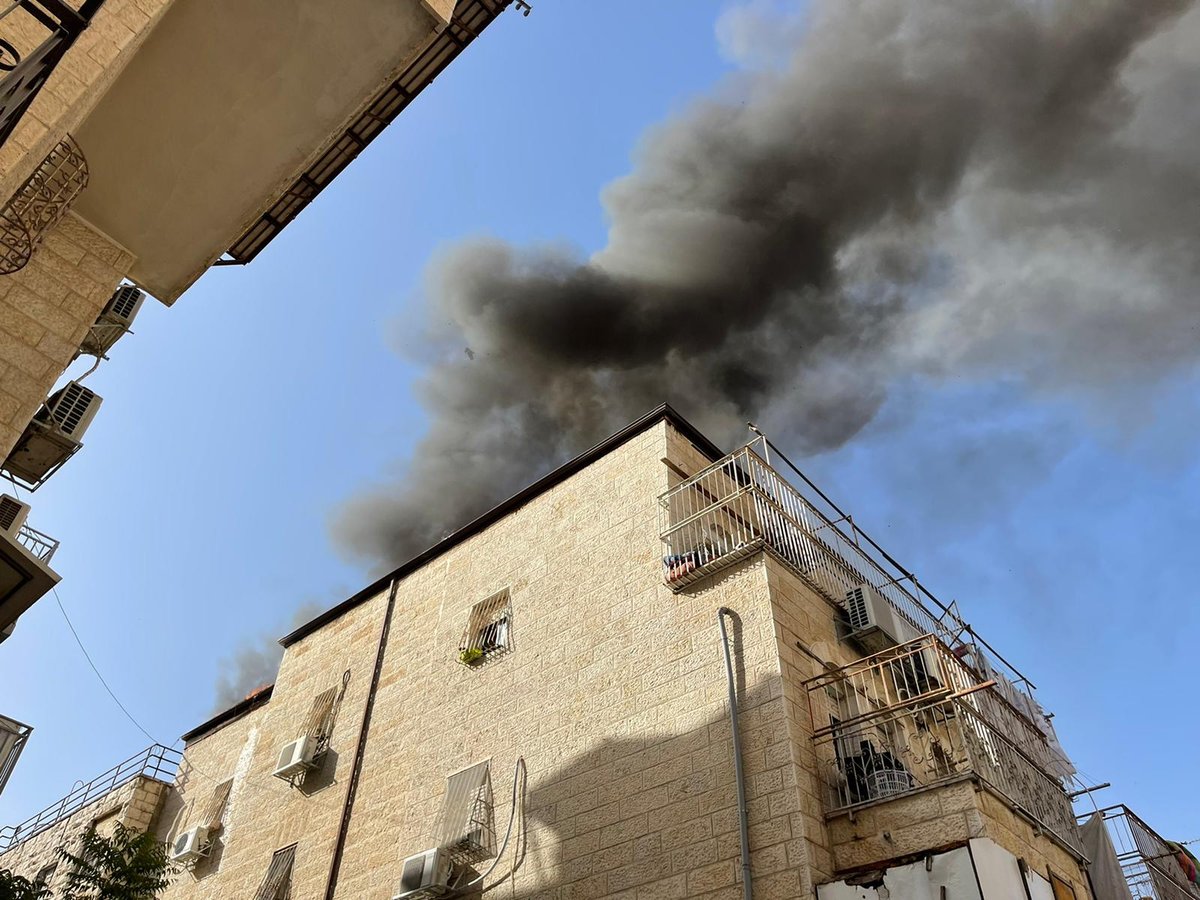 שריפה בירושלים: חשש לילדה לכודה באש