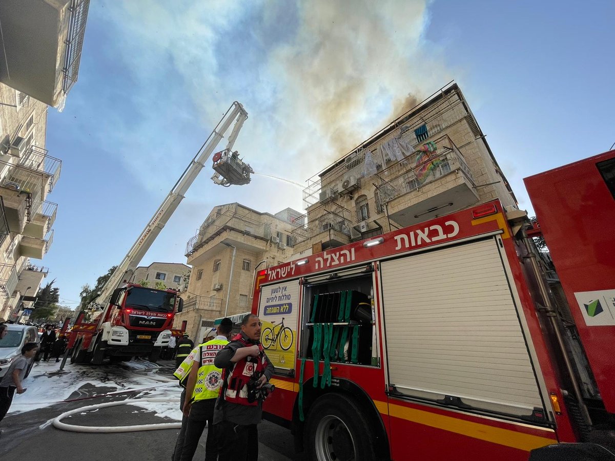 שריפה בירושלים: חשש לילדה לכודה באש