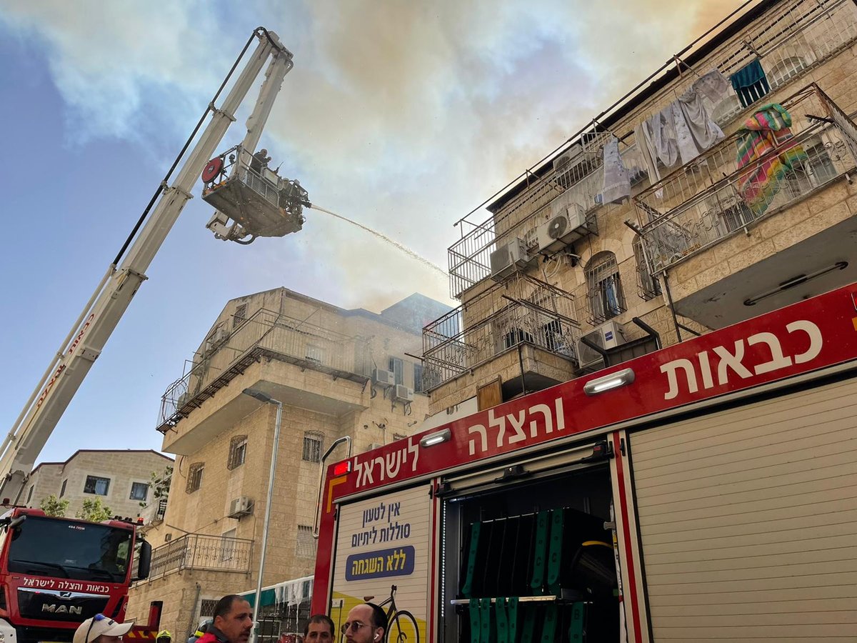 שריפה בירושלים: חשש לילדה לכודה באש