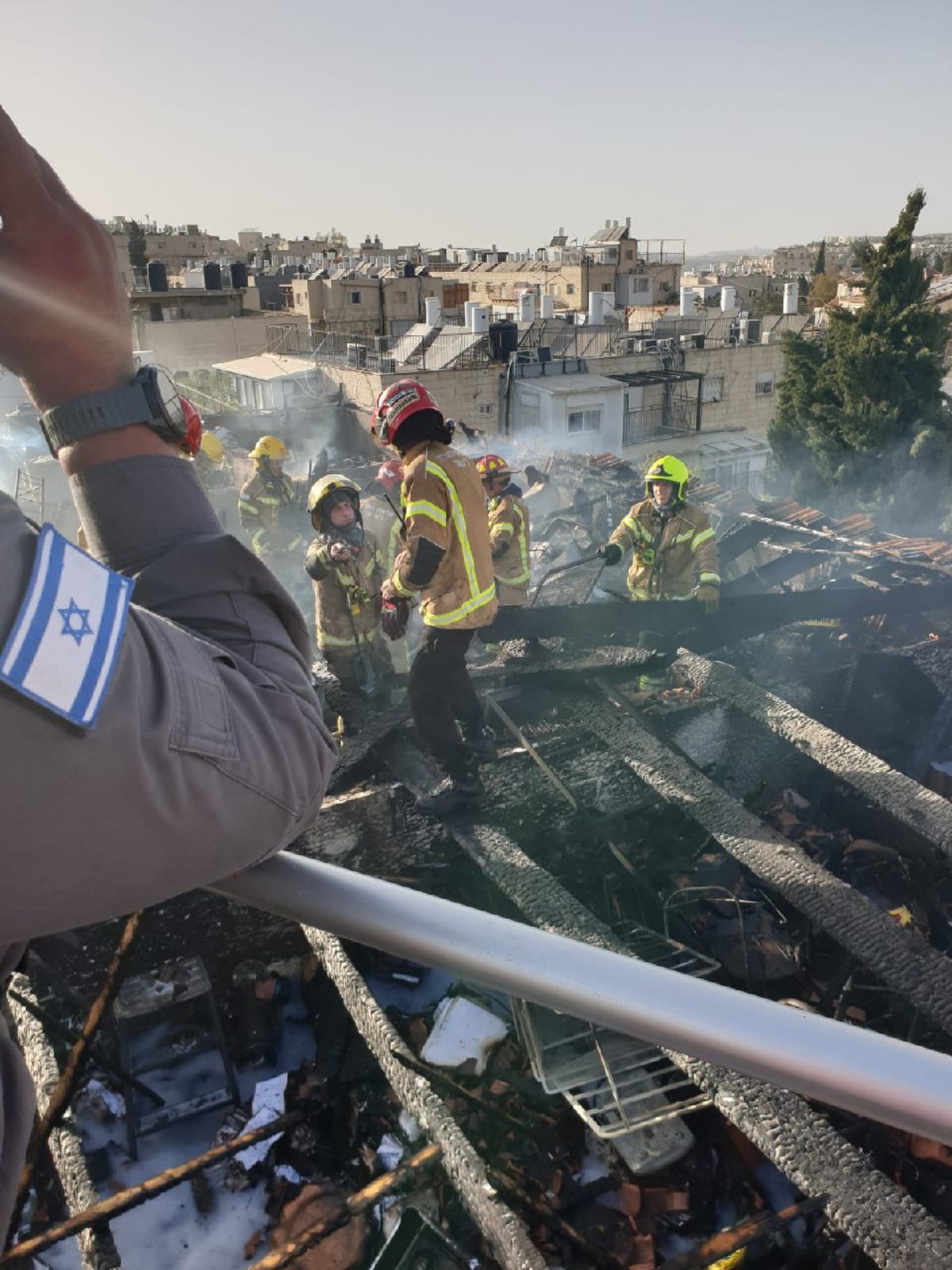 שריפה בירושלים: חשש לילדה לכודה באש