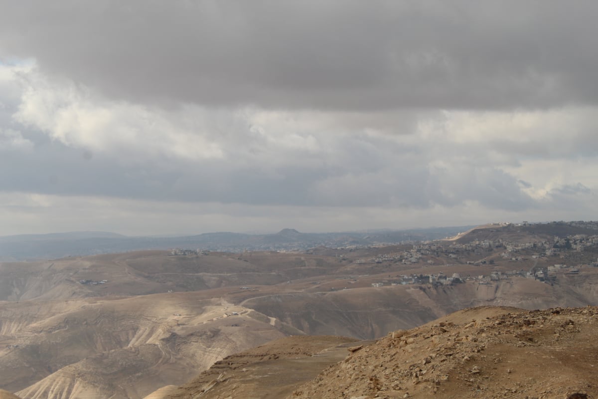 מבט מהר מונטאר &ndash; 'צוק עזאזל' אל הרודיון