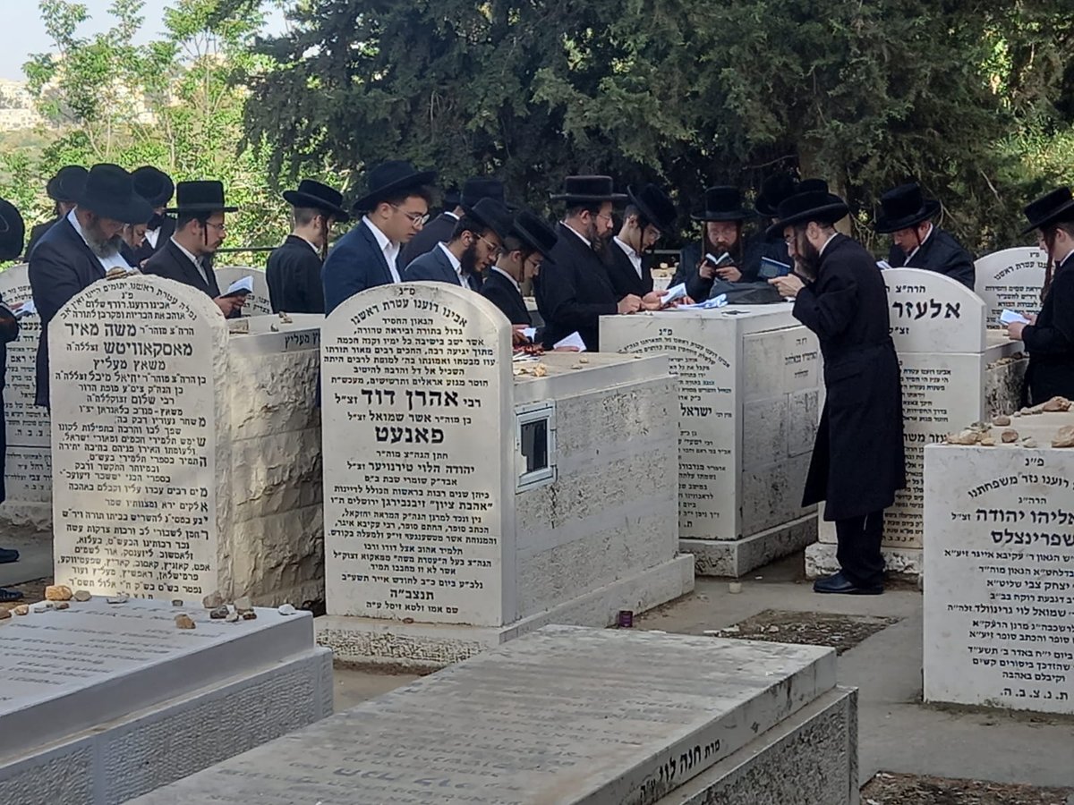 בראשות הרבי: בבאלחוב ציינו 'יארצייט' | צפו