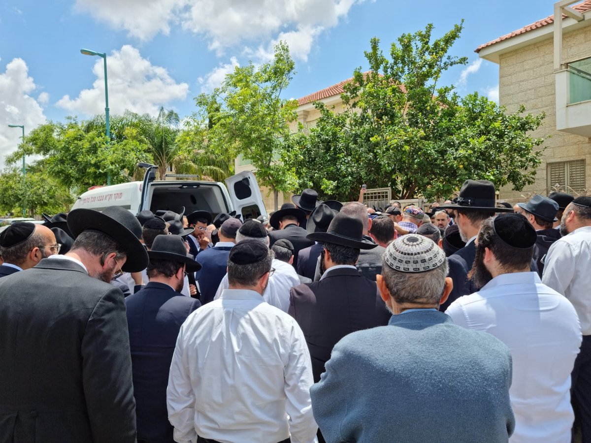 לווית הקדוש בועז גול הי"ד בסמוך לביתו