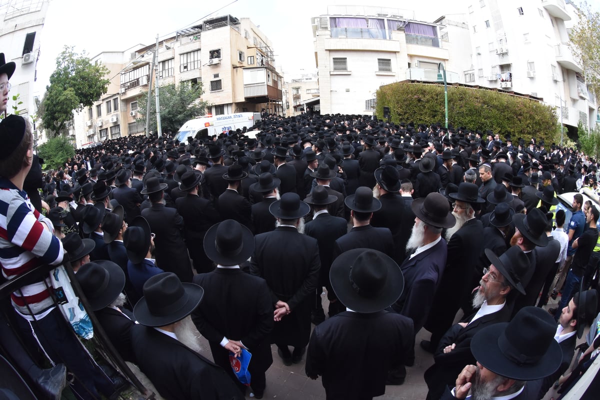 צפו: הלוויית הנגיד ואיש החסד ר' שלום פישר ע"ה