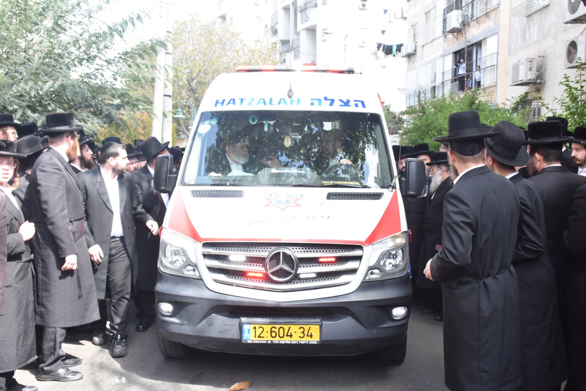 צפו: הלוויית הנגיד ואיש החסד ר' שלום פישר ע"ה