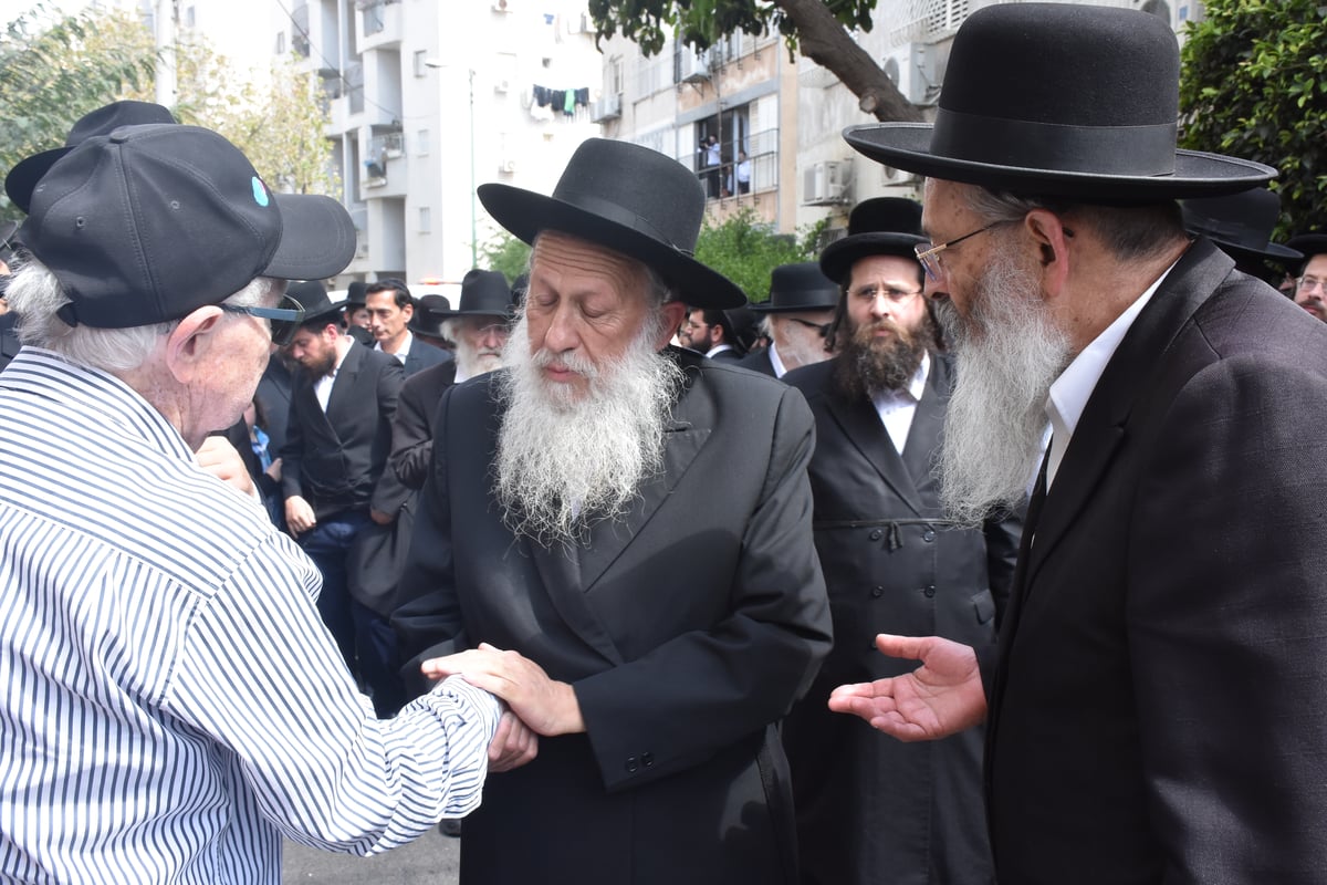 צפו: הלוויית הנגיד ואיש החסד ר' שלום פישר ע"ה