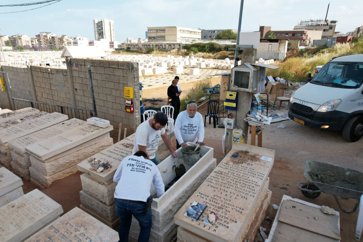 הוקמה המצבה על קברו של מרן רבי חיים קנייבסקי זצ"ל